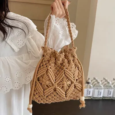 عکس مدل کیف بافتنی دستی و دوشی مکرومه قهوه ای دخترانه و زنانه ترند خارجی