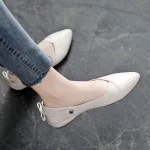 عکس کفش چرم زنانه و دخترانه سفید اصل