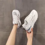 عکس کتونی تابستانی دخترانه و زنانه سفید اصل