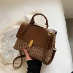 خرید کیف دستی و دوشی زنانه و دخترانه چرم قهوه ای شیک و جدید