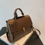 قیمت کیف دستی و دوشی زنانه و دخترانه چرم قهوه ای تیره شیک و جدید خارجی